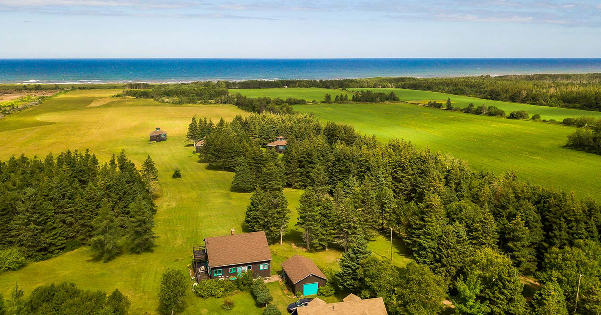 booking-arrival-heinzelmann-chalets-prince-edward-island